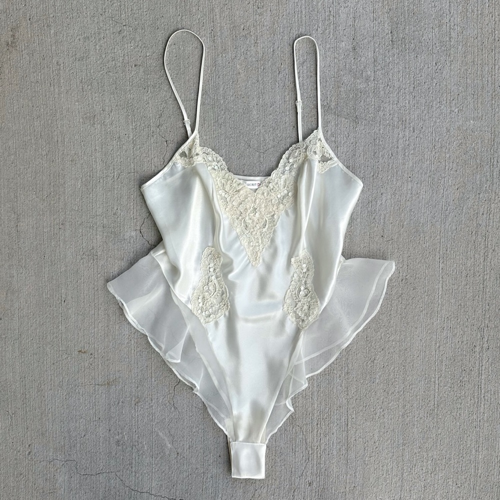 vintage victoria’s secret ivory teddy